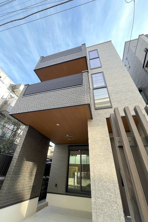 都市部の狭小地に最適な3階建プラン。大人気のインナーガレージ。